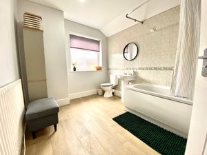 Family Bathroom - click for photo gallery